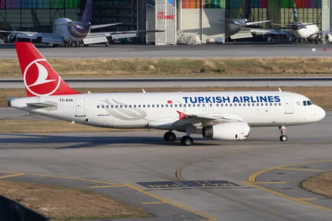 TC-EIA · Airbus A320-233 · LTFJ