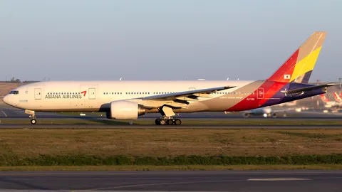 HL7755 · Boeing 777-28E(ER) · LTFM