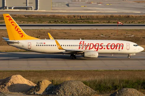 TC-CRE · Boeing 737-82R · LTFJ