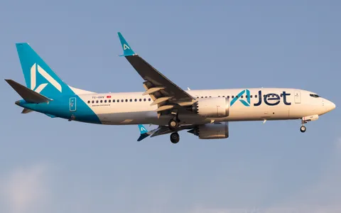 TC-OHV · Boeing 737 MAX 8 · LTFJ