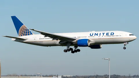 N225UA · Boeing 777-222(ER) · EGLL