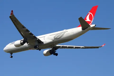 TC-LNG · Airbus A330-303 · LTFM