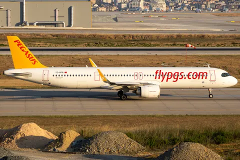 TC-RFR · Airbus A321-251NX · LTFJ