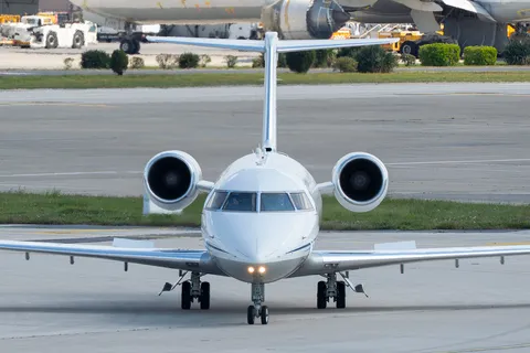TC-ASL · Bombardier Challenger 600 · LTBA
