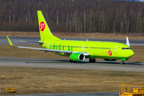 RA-73672 · Boeing 737-8LP · ULLI