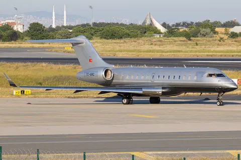 TC-ARC · Bombardier Global 5000 · LTBA