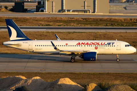 TC-LUL · Airbus A320-271N · LTFJ
