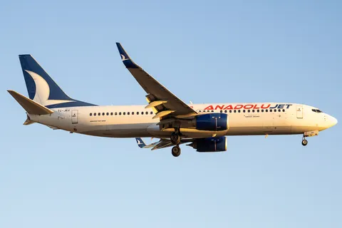 TC-JKU · Boeing 737-8Q8 · LTFJ