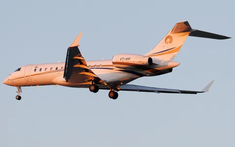 VT-AHI · Bombardier Global 6000 · LTFM