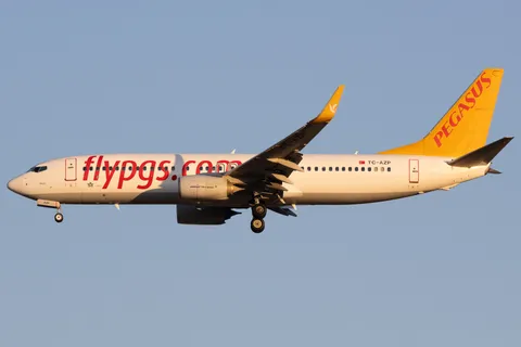 TC-AZP · Boeing 737-82R · LTFJ