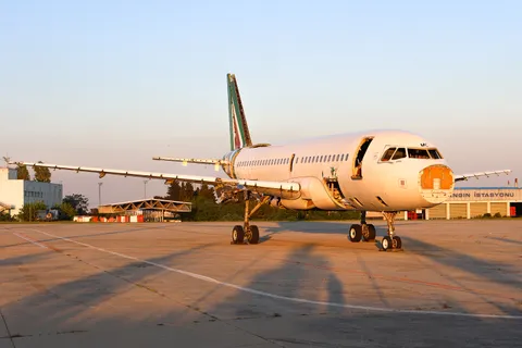 YR-LID · Airbus A319-112 · LTBA