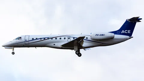 PH-DWC · Embraer ERJ-135LR · ESGG