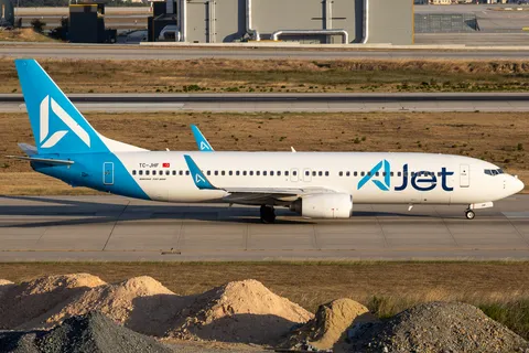 TC-JHF · Boeing 737-8F2 · LTFJ