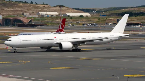 TC-LKF · Boeing 777-31H(ER) · LTFM