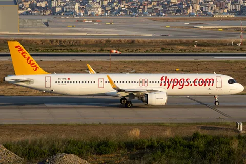 TC-RFE · Airbus A321-251NX · LTFJ