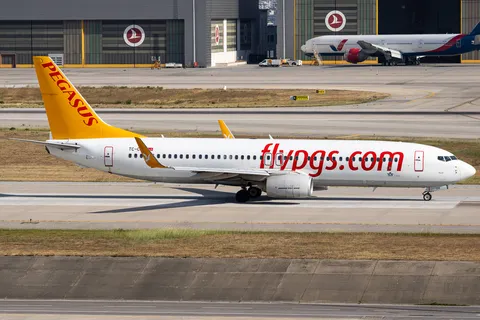 TC-CPE · Boeing 737-82R · LTFJ