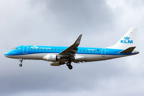 PH-EXU · Embraer E175STD · ESGG