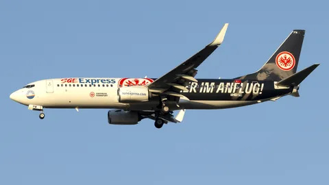 TC-SPM · Boeing 737-8MA · LTBJ