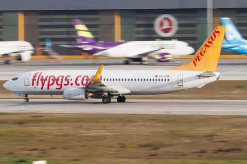 TC-CRE · Boeing 737-82R · LTFJ