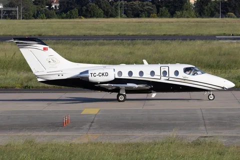 TC-CKD · Hawker Beechcraft 400A · LTBA