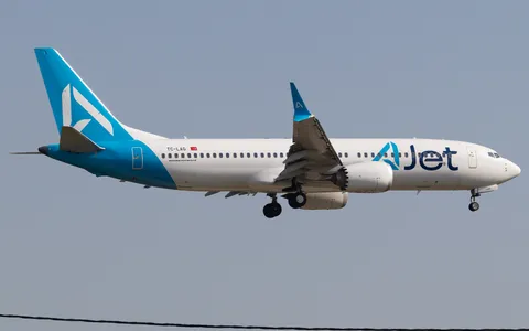 TC-LAG · Boeing 737 MAX 8 · LTFJ