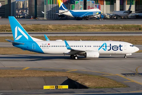 TC-JZT · Boeing 737-8JP · LTFJ