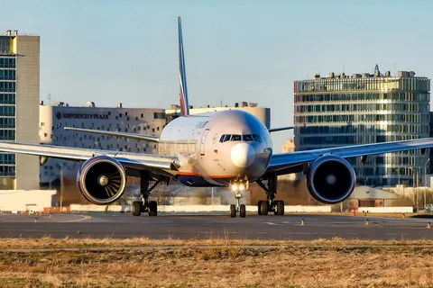 RA-73137 · Boeing 777-3M0(ER) · ULLI