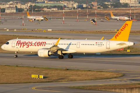 TC-RFM · Airbus A321-251NX · LTFJ
