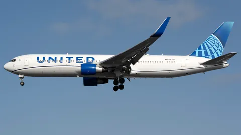 N673AA · Boeing 767-223(ER) · EGLL