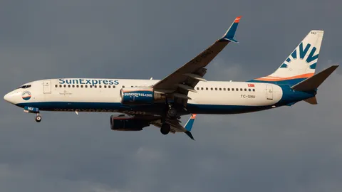 TC-SNU · Boeing 737-8HC · LTBJ