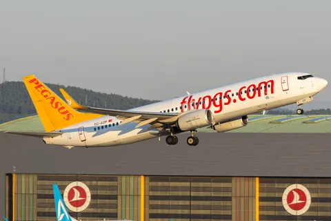 TC-AZP · Boeing 737-82R(WL) · LTFJ