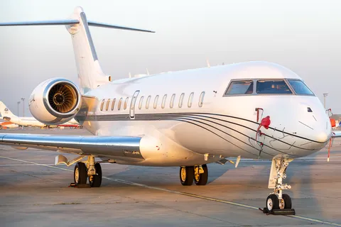 T7-ROYAL · Bombardier BD-700-1A11 Global 5000 · LTBA