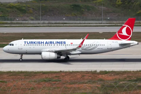 TC-JTS · Airbus A320-232 · LTFJ