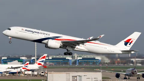 9M-MAE · Airbus A350-941 · EGLL