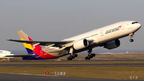 HL7739 · Boeing 777-28E(ER) · LTFM
