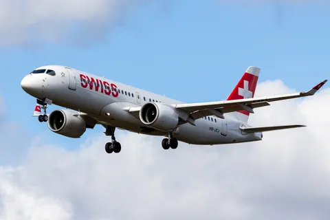 HB-JCJ · Airbus A220-371 · ESGG