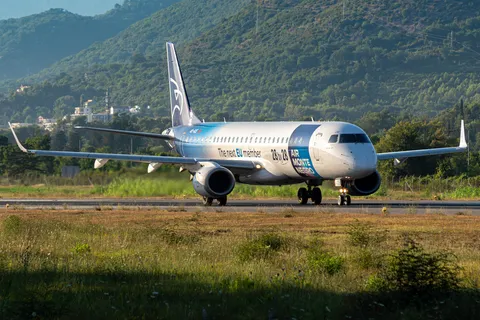 4O-AOE · Embraer E195LR · LYTV
