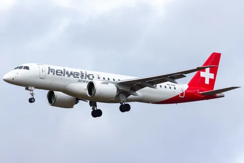 HB-AZB · Embraer E190-E2 · ESGG