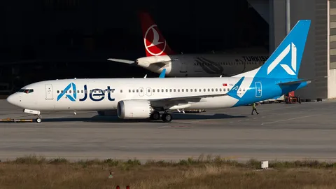TC-OHP · Boeing 737 MAX 8 · LTFJ