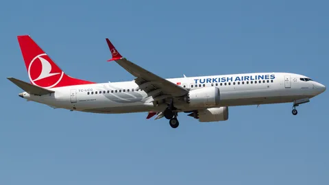TC-LCG · Boeing 737 MAX 8 · LTFM