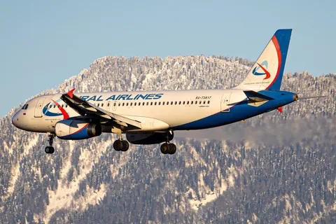 RA-73817 · Airbus A320-232 · URSS
