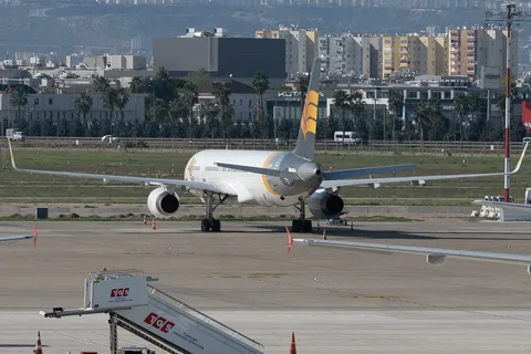 UR-SLB · Boeing 757-330 · LTAI