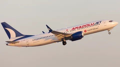 TC-LAG · Boeing 737 MAX 8 · LTFJ