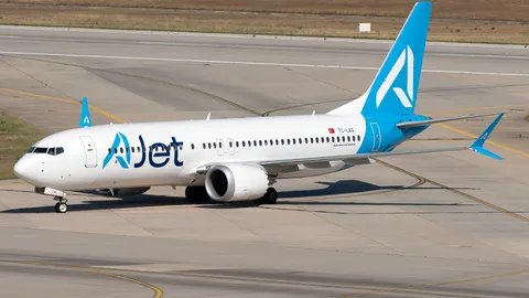 TC-LAG · Boeing 737 MAX 8 · LTFJ