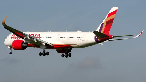 VT-JRH · Airbus A350-941 · EGLL