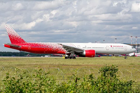 RA-73277 · Boeing 777-31H(ER) · ULLI