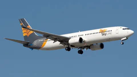 UR-SLW · Boeing 737-958(ER) · LTAI